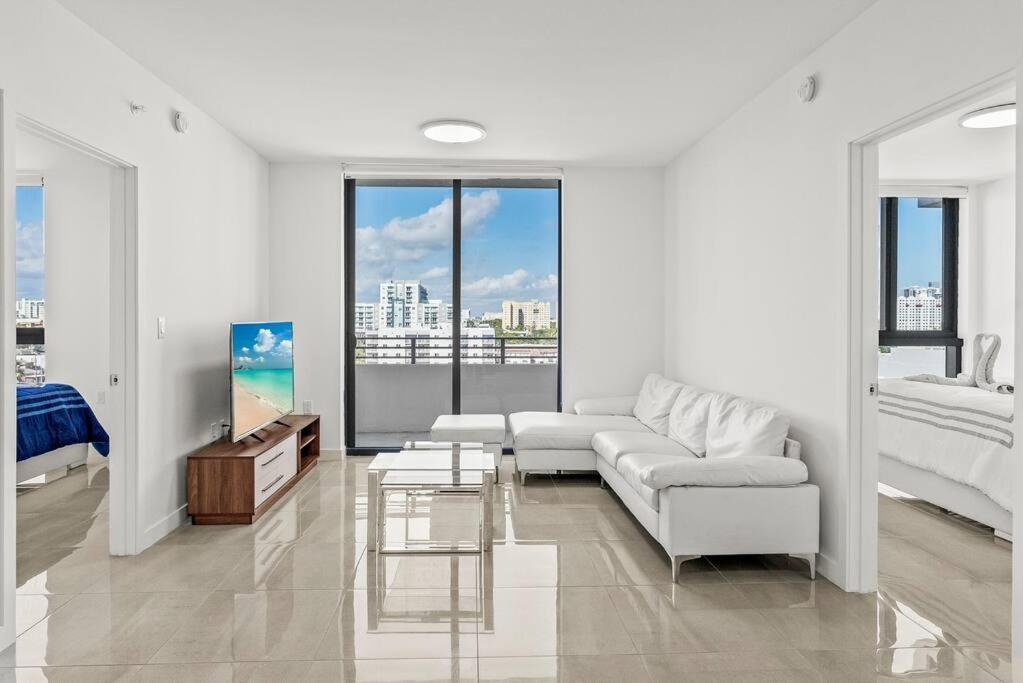 Lovely Modern & Homely Apartment With A Pool & Gym * Miami