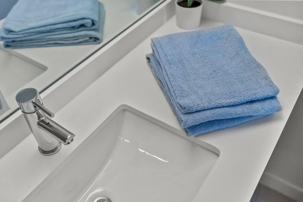 Lovely Modern & Homely Apartment With A Pool & Gym * Miami