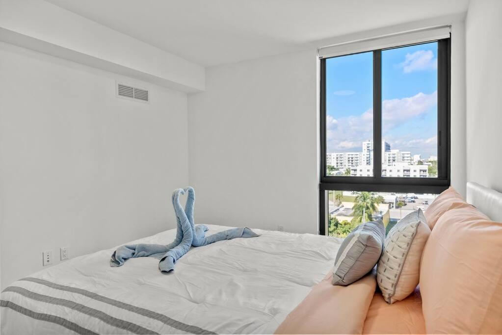 Lovely Modern & Homely Apartment With A Pool & Gym Apartment
