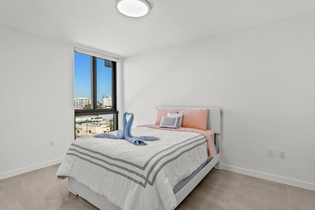 Lovely Modern & Homely Apartment With A Pool & Gym Apartment *