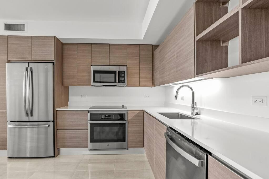 Lovely Modern & Homely Apartment With A Pool & Gym *
