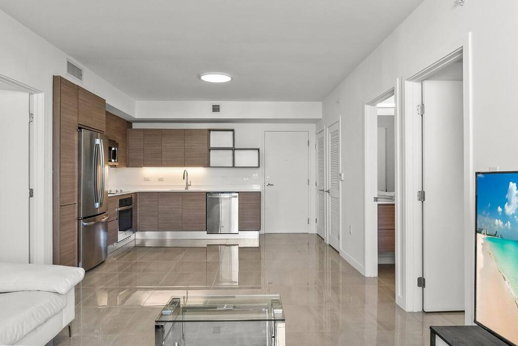 Lovely Modern & Homely Apartment With A Pool & Gym Apartment *