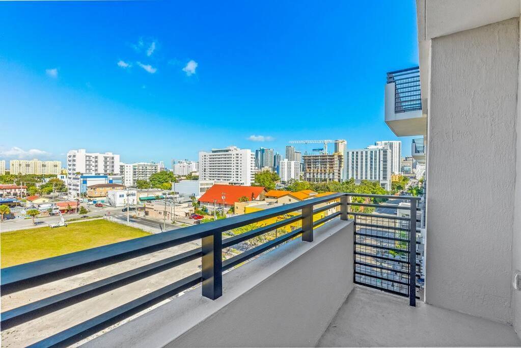 Apartment Lovely Modern & Homely Apartment With A Pool & Gym Miami