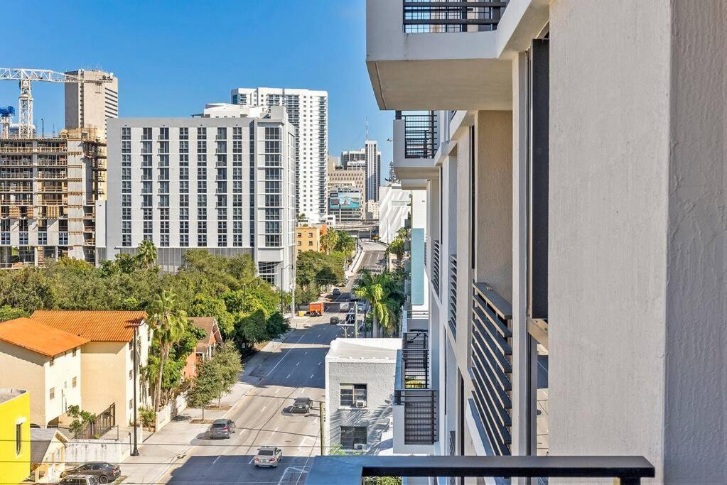 Lovely Modern & Homely Apartment With A Pool & Gym * Miami
