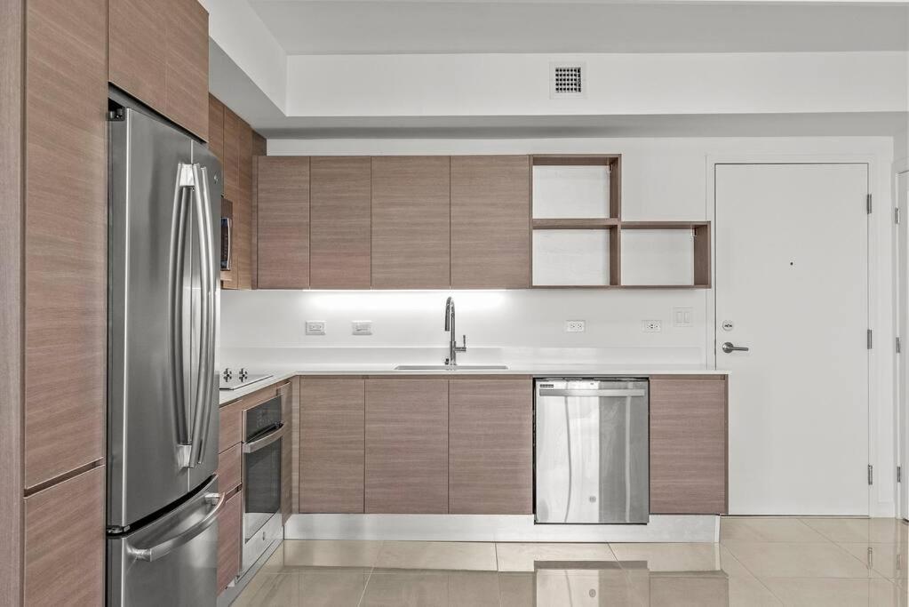 Lovely Modern & Homely Apartment With A Pool & Gym Apartment *