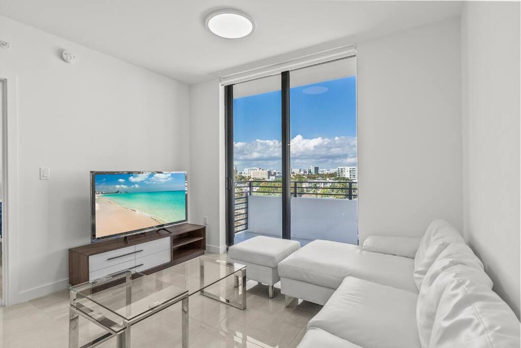 Lovely Modern & Homely Apartment With A Pool & Gym * Miami